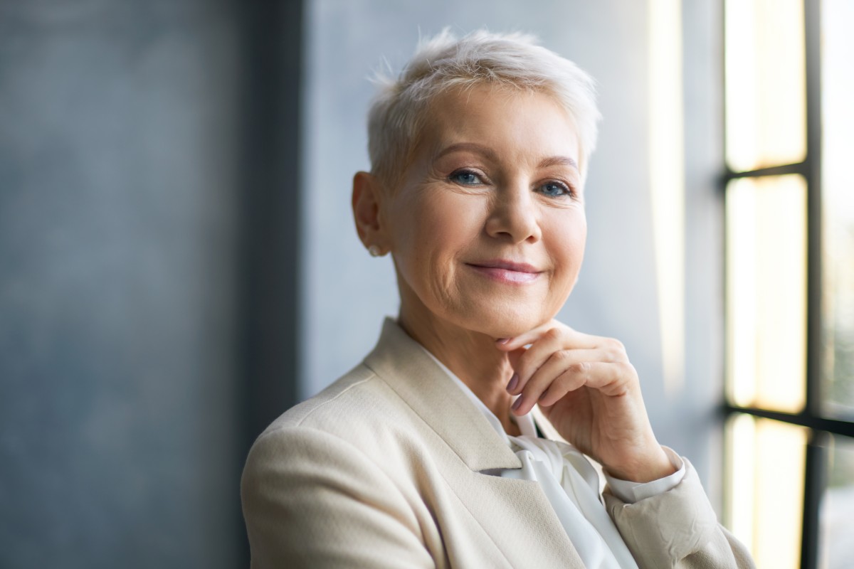 Older female financial advisor contemplates her career 309025163