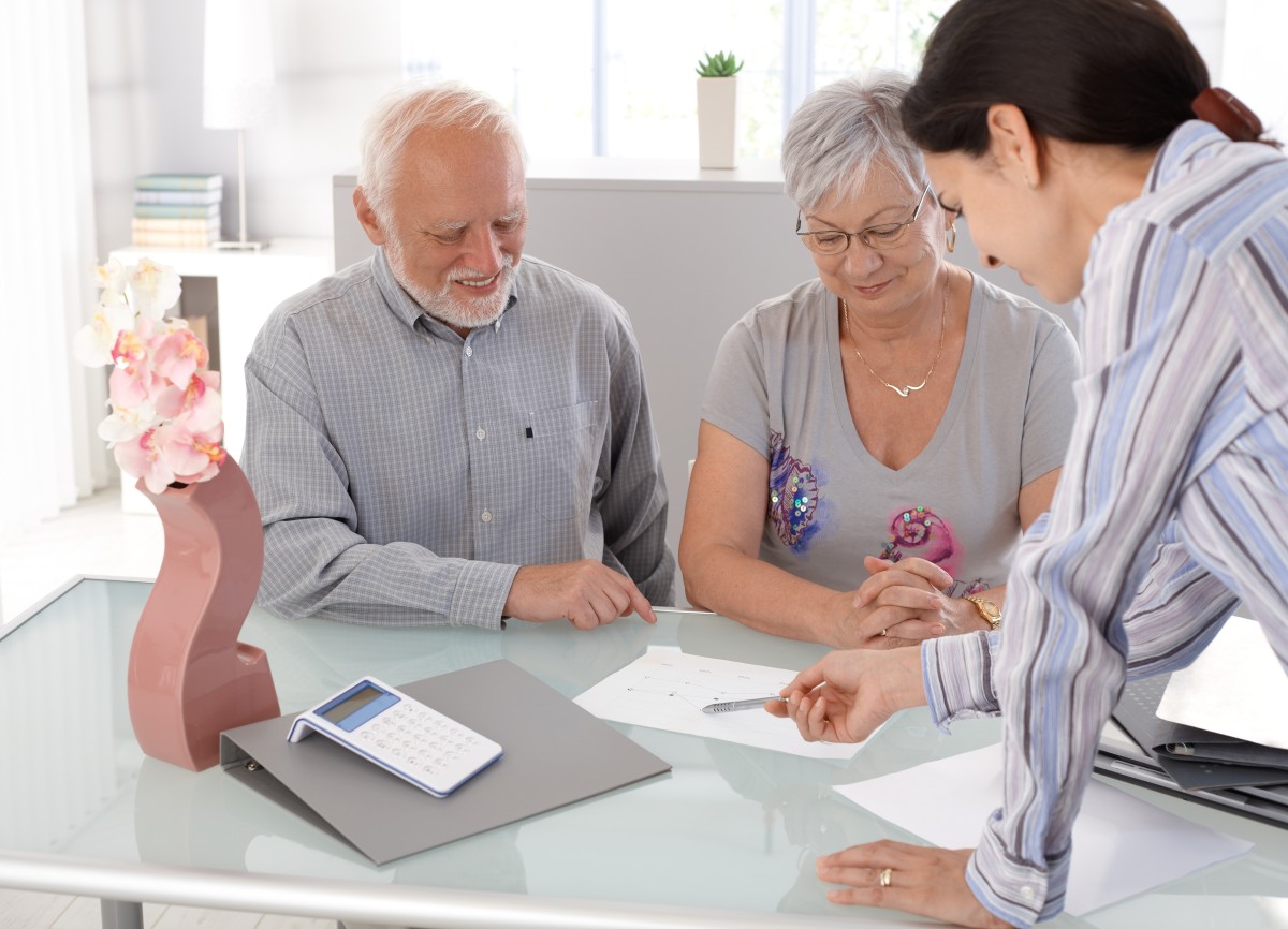 financial advisor talks to elderly clients 36671540